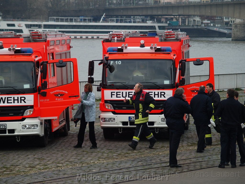 Neue LF`s fuer Koeln Uebergabe in Koeln Deutz an den Wachen  P127.JPG